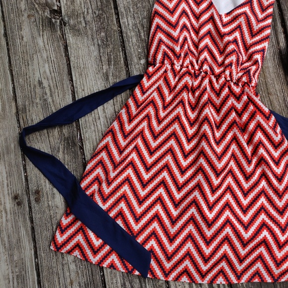 Everly Tie-waist Chevron Dress - Picture 3 of 6